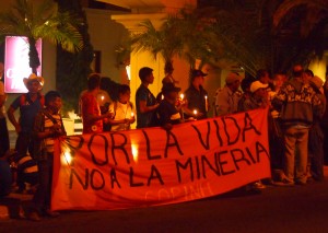 The night before the anti-mining march, COPINH members held a candle lit vigil outside the inauguration ceremony of the Mining Congress. The banner reads “For life, No to Mining, COPINH”