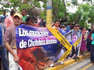 Hundreds of people representing dozens of civil society organisations were present. Here residents of Choluteca in the South of the country say “No to Mining Contamination”