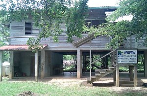 MOPAWI's centre in Belén - Misquito houses are generally of wood, raised off the ground to avoid mosquitos